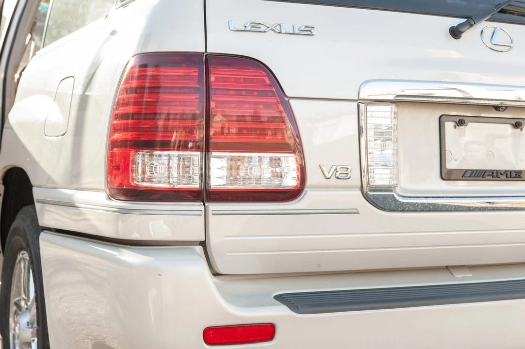 2006 Lexus LX 2nd Gen - Image 16 of 31