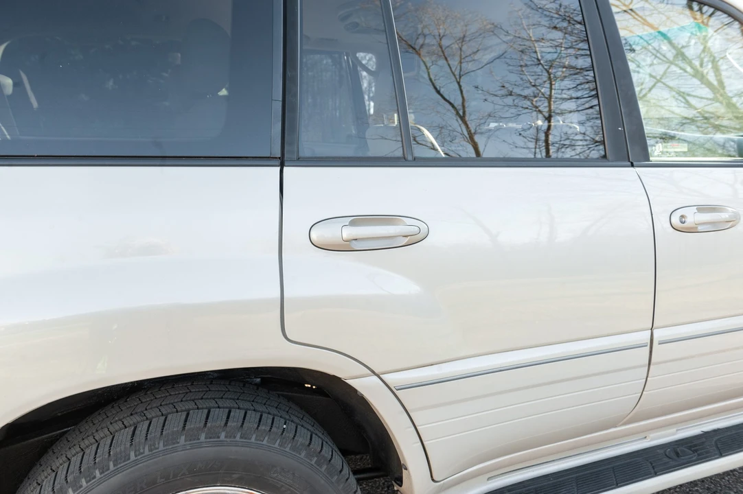 2006 Lexus LX 2nd Gen - Image 17 of 31