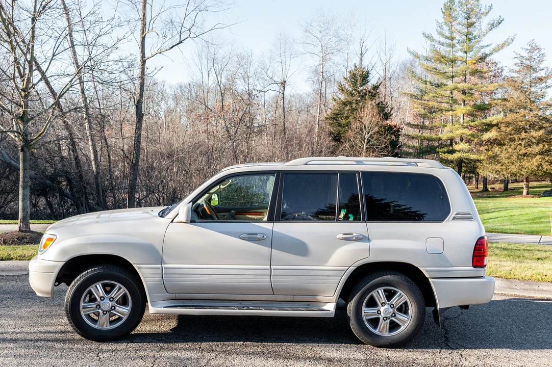 2006 Lexus LX 2nd Gen - Image 6 of 31