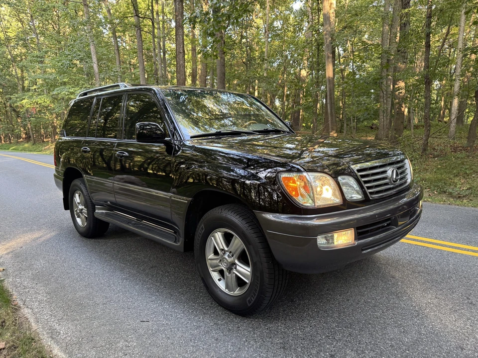 2006 Lexus LX 2nd Gen - Image 2 of 31