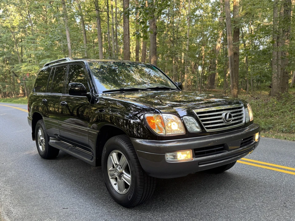 2006 Lexus LX 2nd Gen - Image 3 of 31