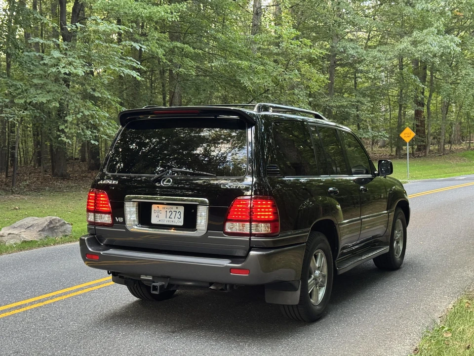 2006 Lexus LX 2nd Gen - Image 17 of 31