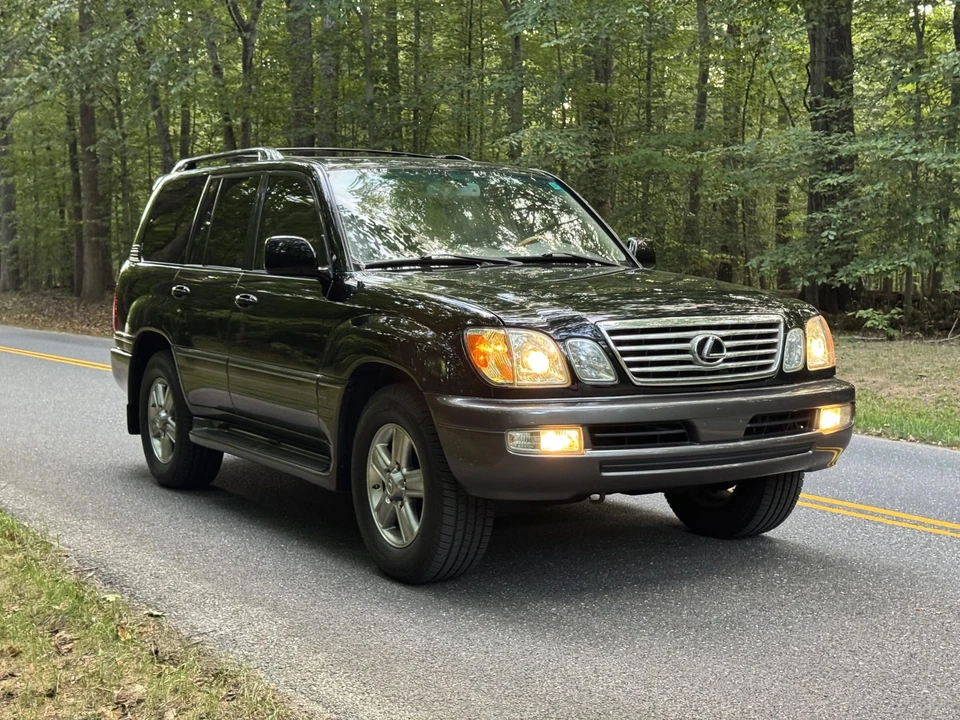 2006 Lexus LX 2nd Gen - Image 4 of 31