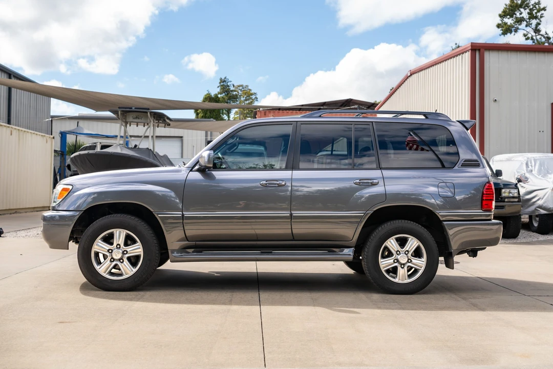 2006 Lexus LX 2nd Gen - Image 3 of 31