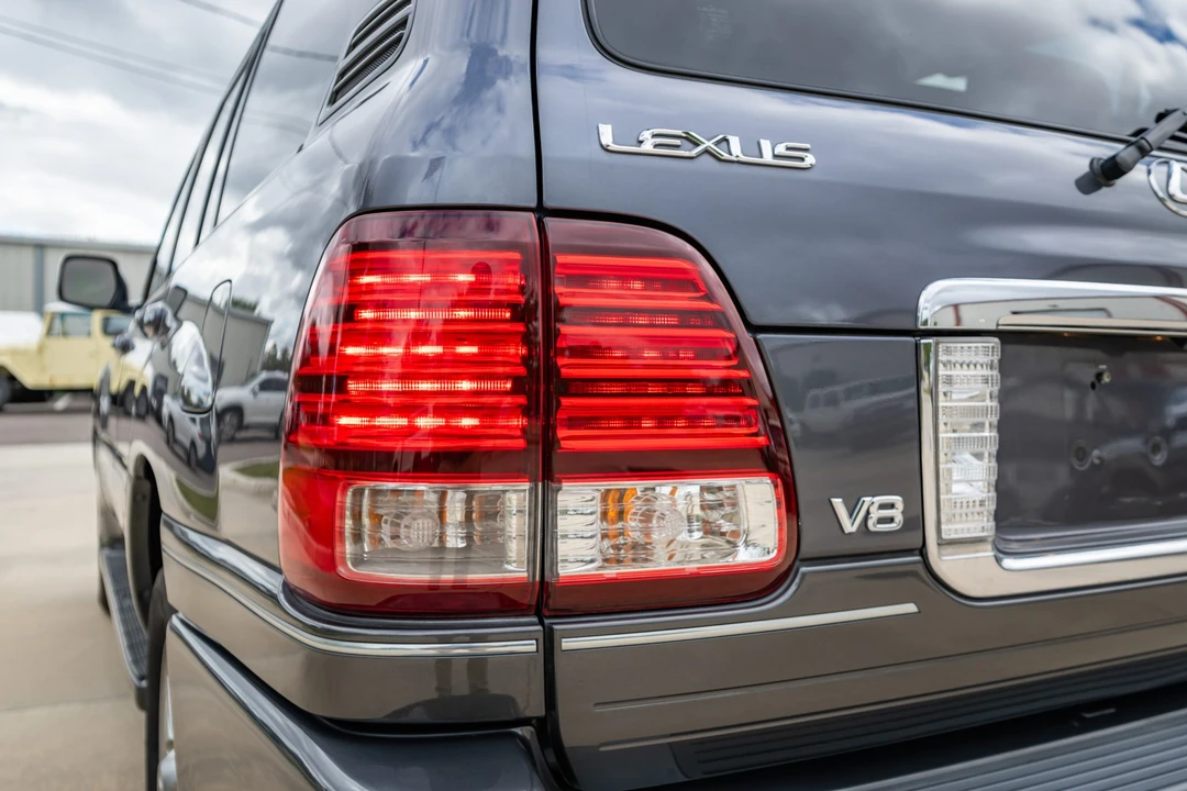 2006 Lexus LX 2nd Gen - Image 27 of 31