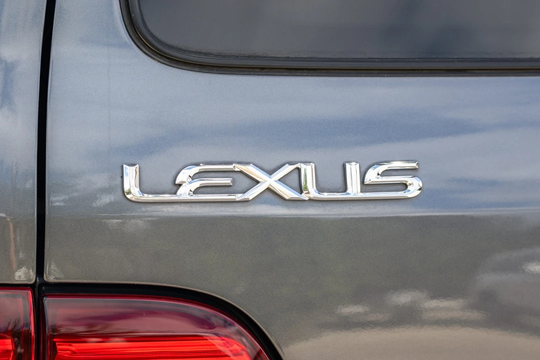 2006 Lexus LX 2nd Gen - Image 29 of 31