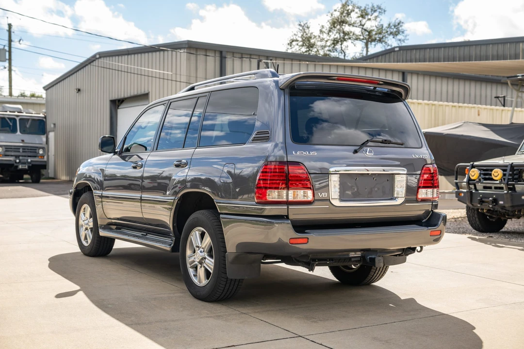 2006 Lexus LX 2nd Gen - Image 4 of 31