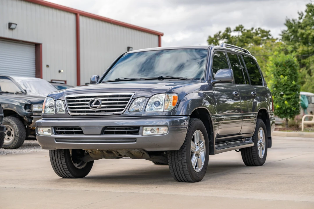 2006 Lexus LX 2nd Gen - Image 2 of 31