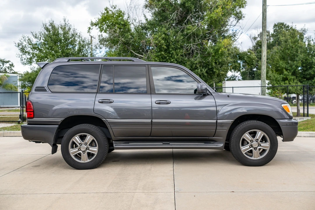 2006 Lexus LX 2nd Gen - Image 7 of 31