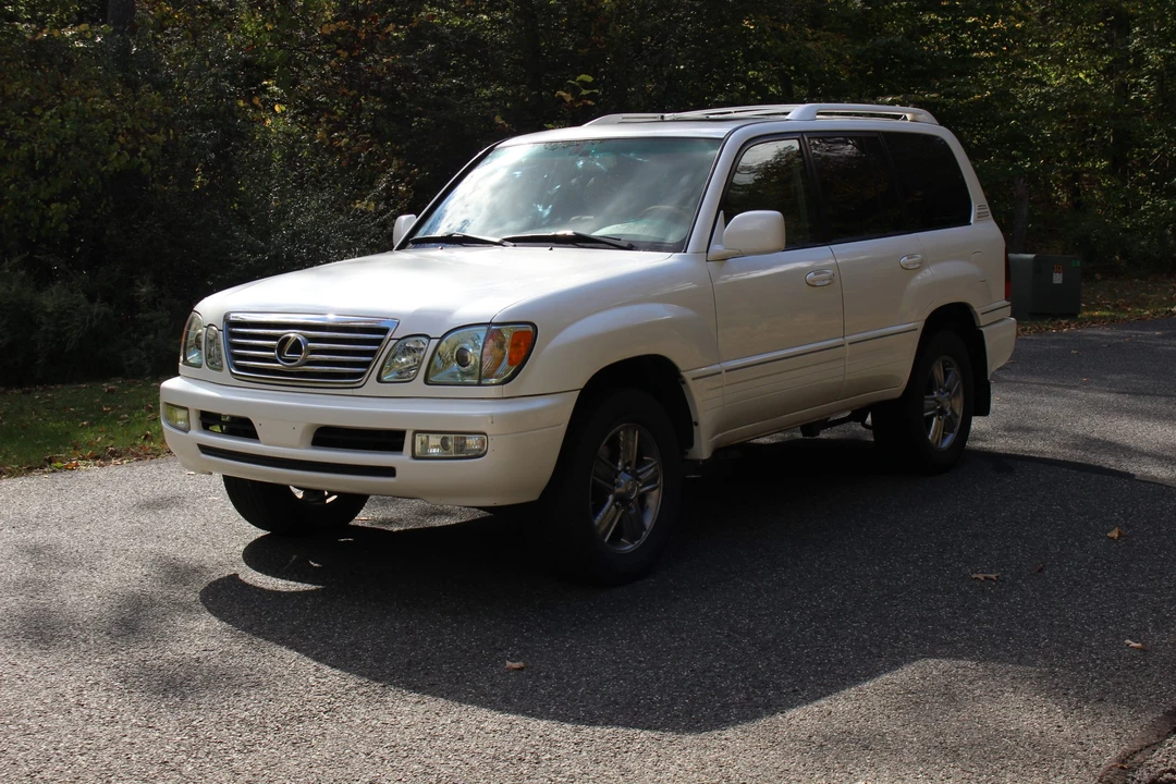 2006 Lexus LX 2nd Gen - Image 3 of 31
