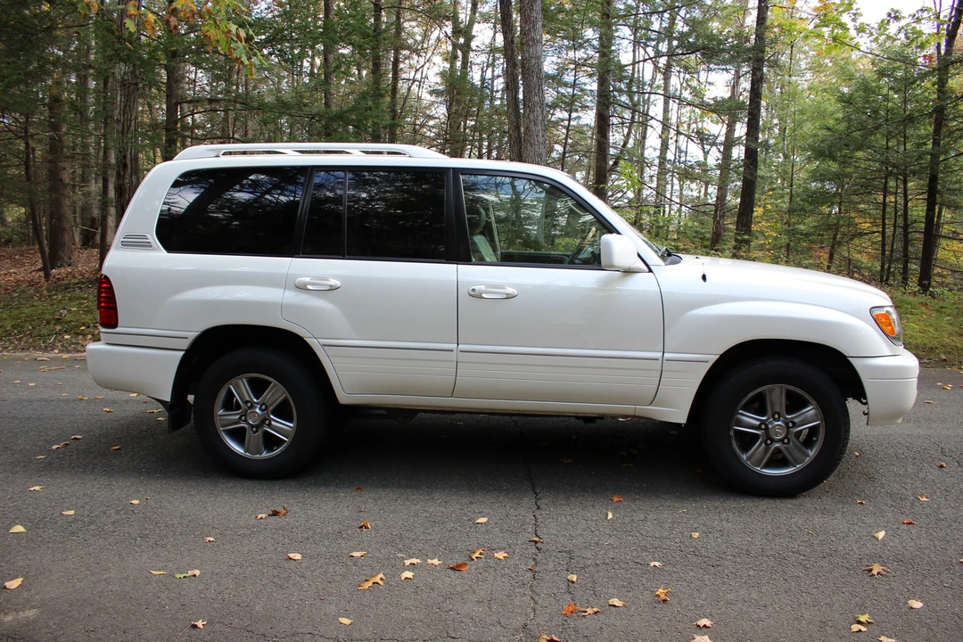 2006 Lexus LX 2nd Gen - Image 19 of 31