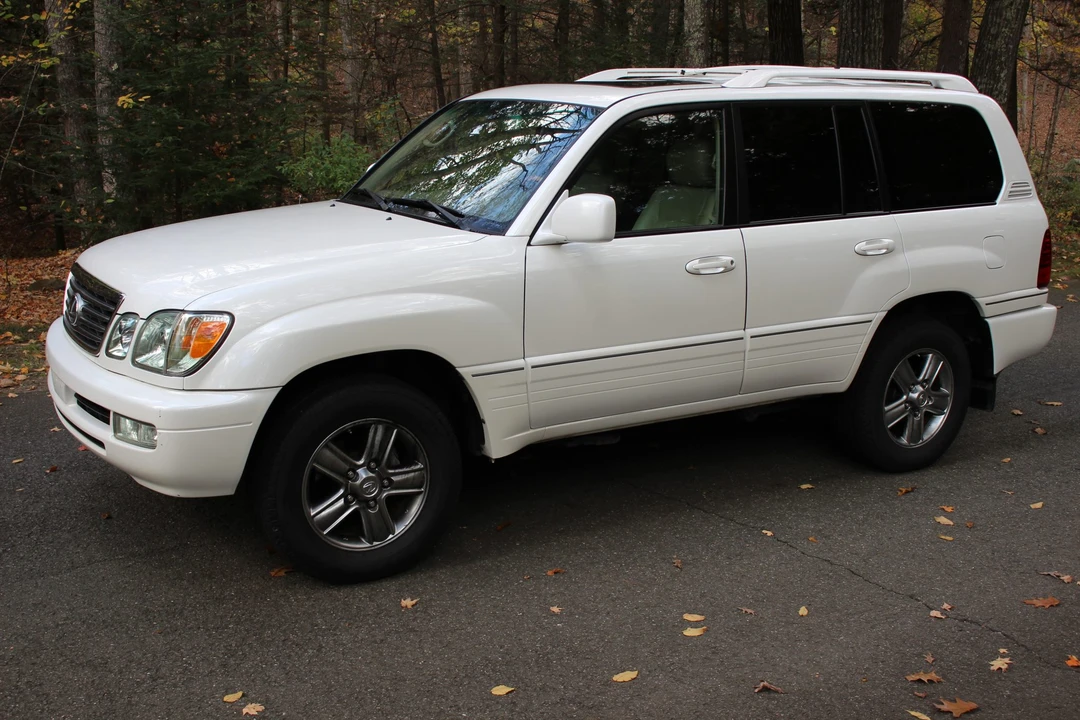 2006 Lexus LX 2nd Gen - Image 2 of 31