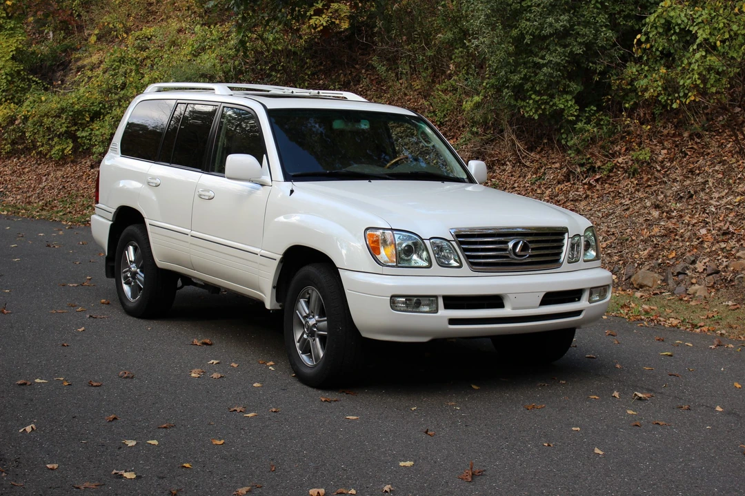 2006 Lexus LX 2nd Gen - Image 15 of 31