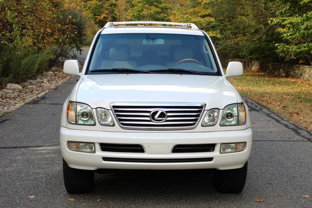 2006 Lexus LX 2nd Gen - Image 10 of 31