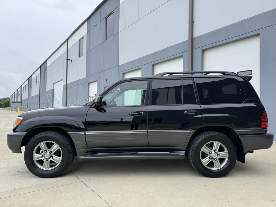 2006 Lexus LX 2nd Gen - Image 11 of 31