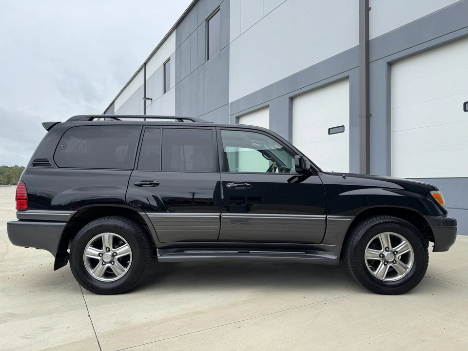 2006 Lexus LX 2nd Gen - Image 26 of 31