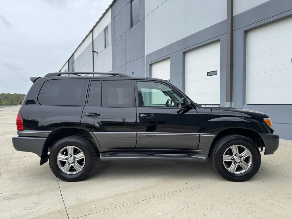 2006 Lexus LX 2nd Gen - Image 27 of 31
