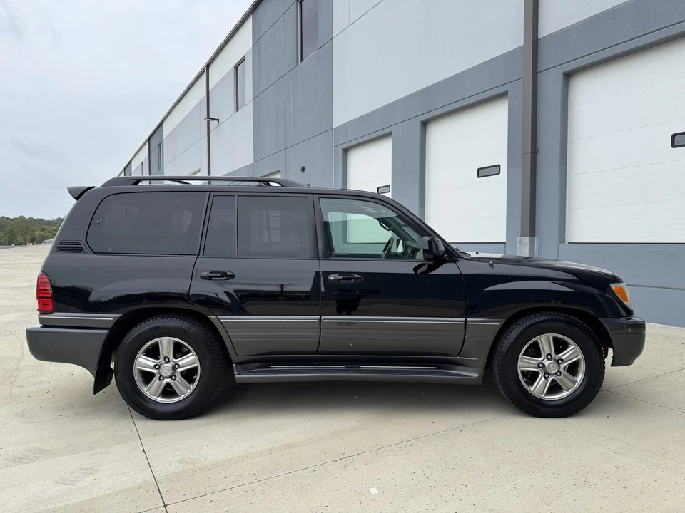 2006 Lexus LX 2nd Gen - Image 28 of 31