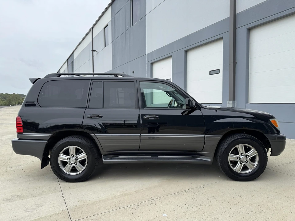 2006 Lexus LX 2nd Gen - Image 29 of 31