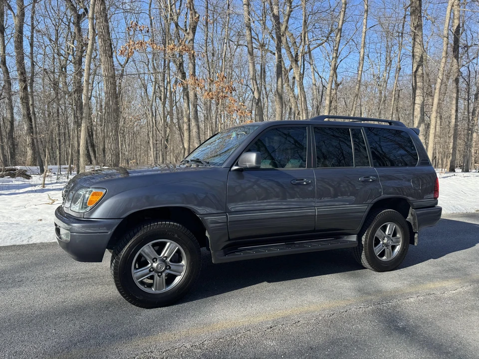2006 Lexus LX 2nd Gen - Image 17 of 31