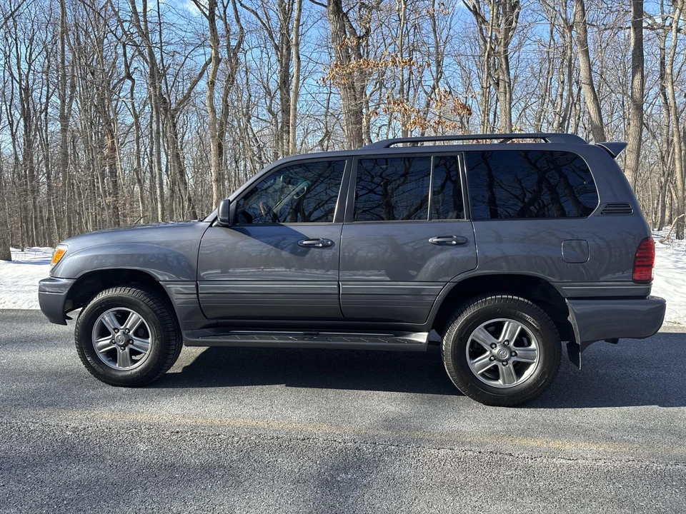 2006 Lexus LX 2nd Gen - Image 19 of 31