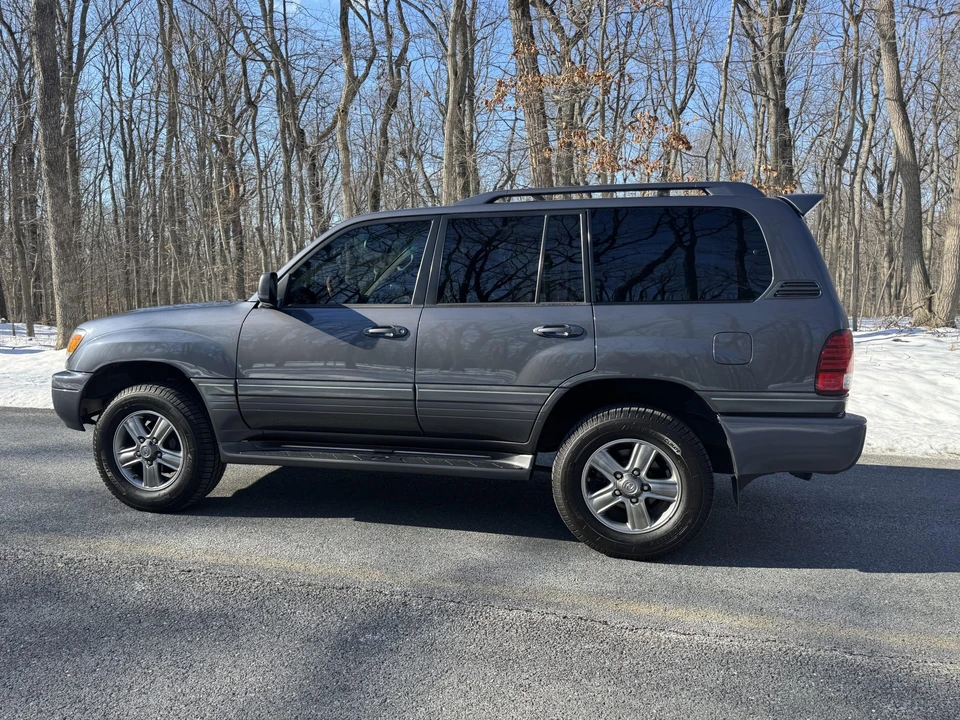 2006 Lexus LX 2nd Gen - Image 23 of 31
