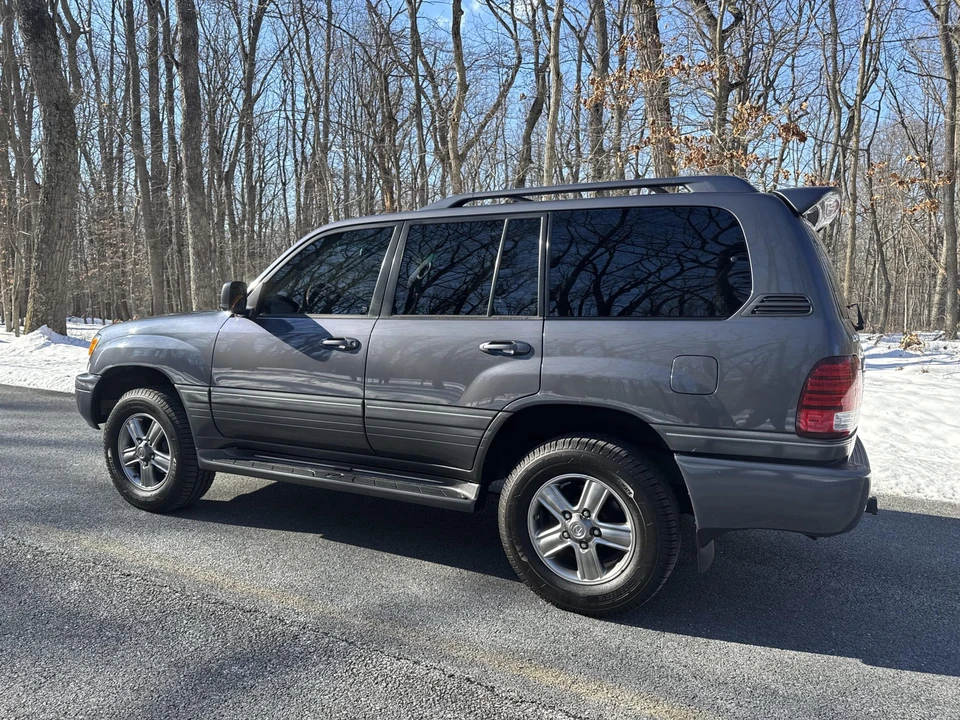 2006 Lexus LX 2nd Gen - Image 27 of 31