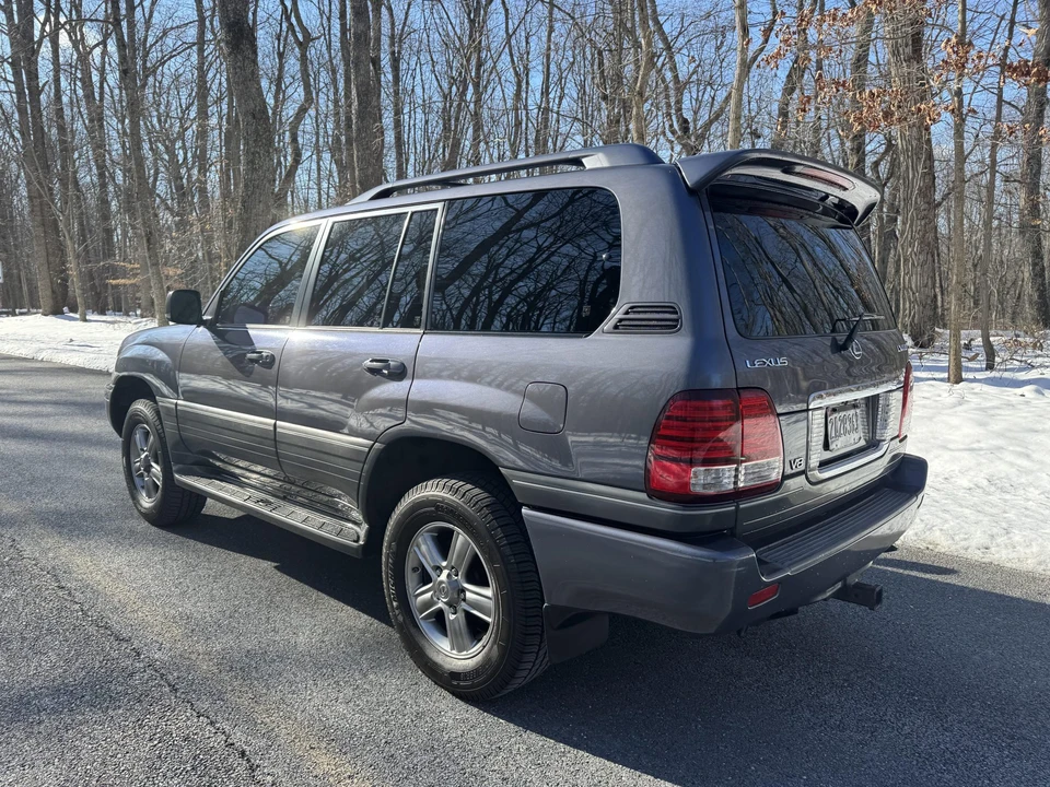 2006 Lexus LX 2nd Gen - Image 29 of 31