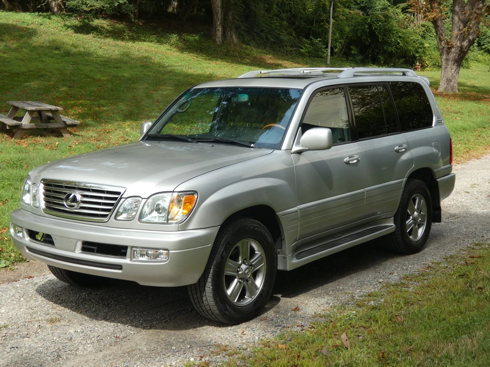 2006 Lexus LX 2nd Gen - Image 12 of 31