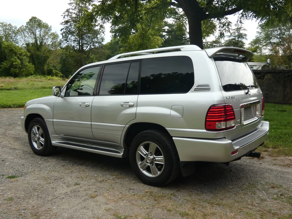 2006 Lexus LX 2nd Gen - Image 18 of 31