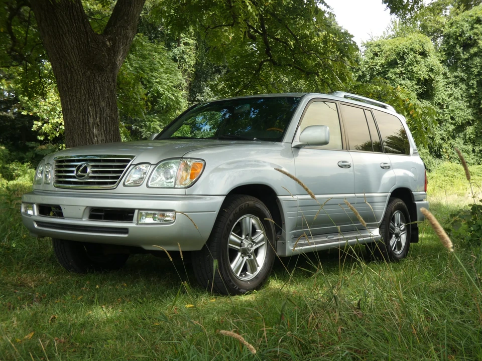 2006 Lexus LX 2nd Gen - Image 11 of 31