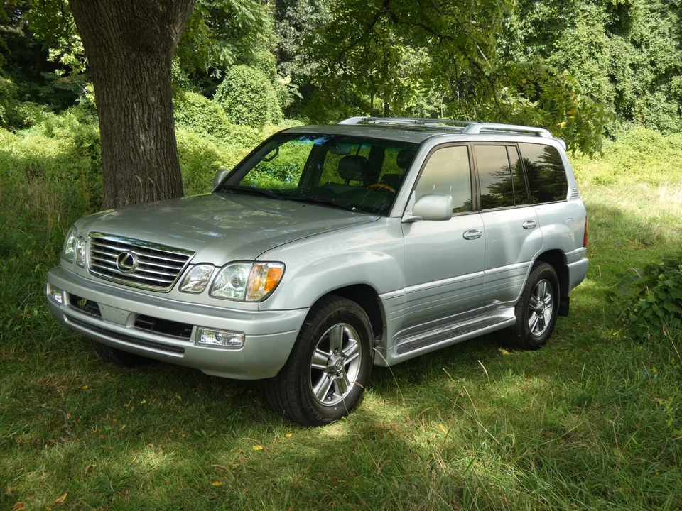 2006 Lexus LX 2nd Gen - Image 10 of 31