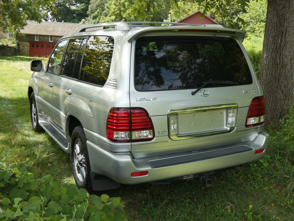 2006 Lexus LX 2nd Gen - Image 23 of 31