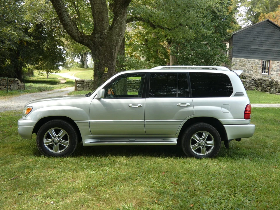 2006 Lexus LX 2nd Gen - Image 16 of 31