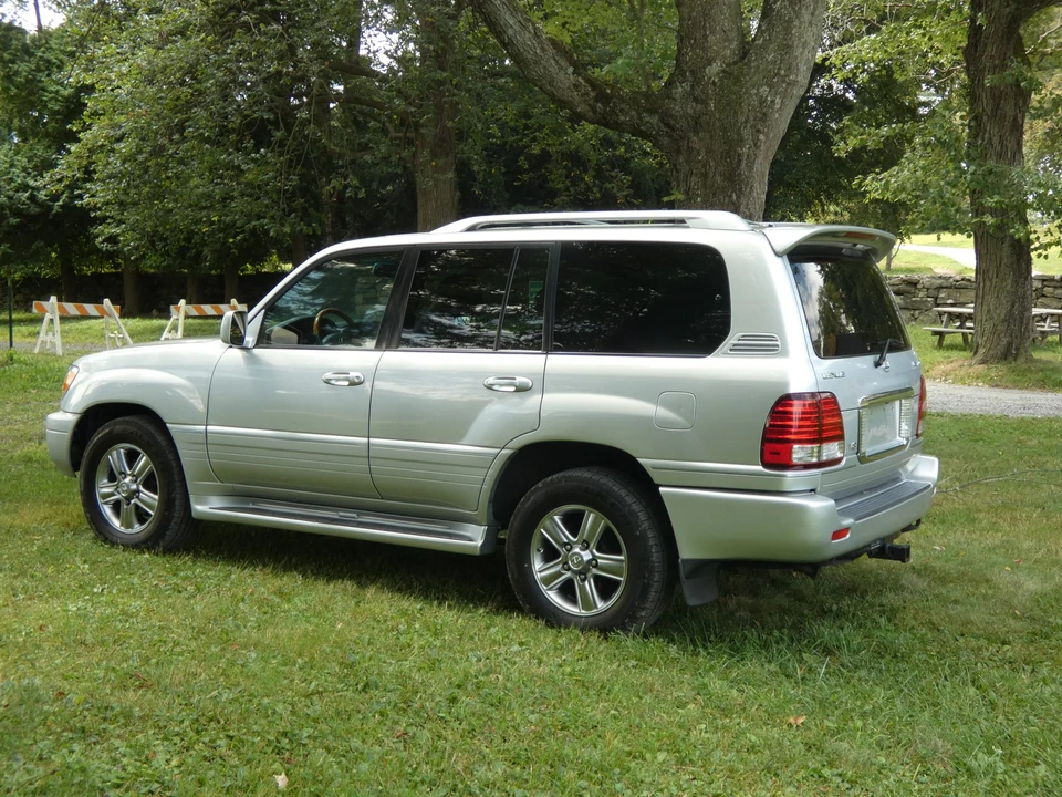 2006 Lexus LX 2nd Gen - Image 17 of 31