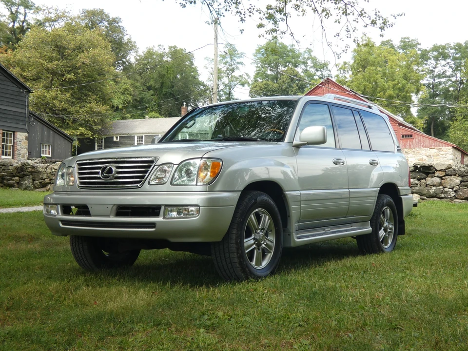 2006 Lexus LX 2nd Gen - Image 9 of 31