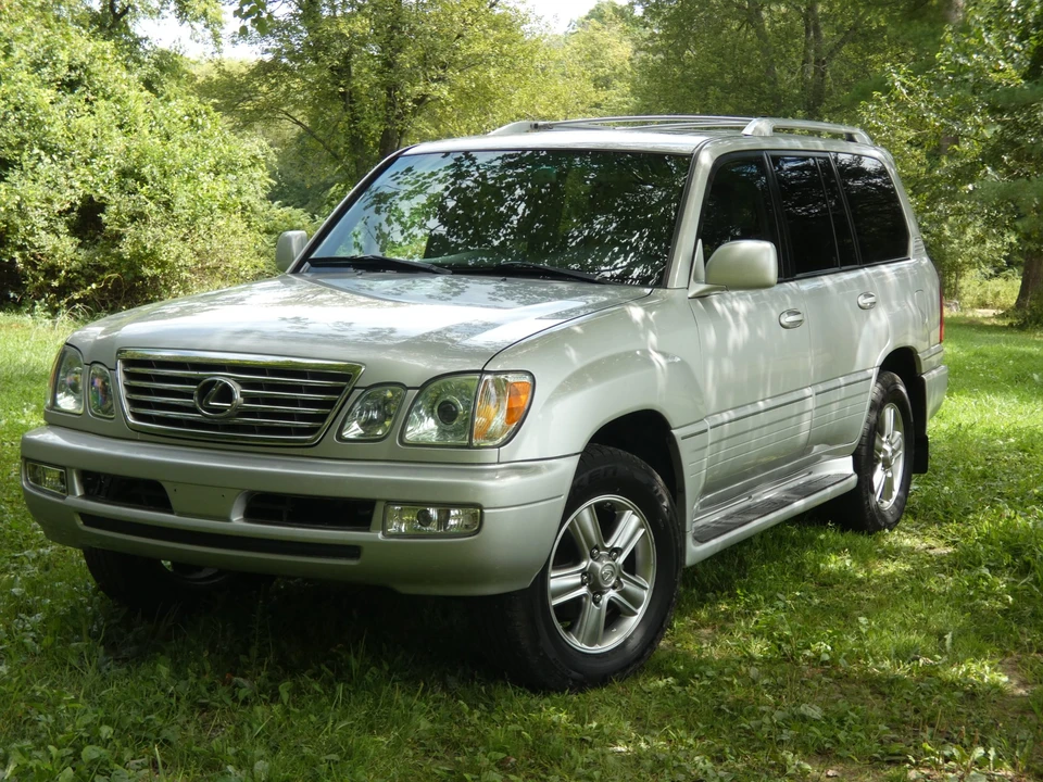 2006 Lexus LX 2nd Gen - Image 3 of 31