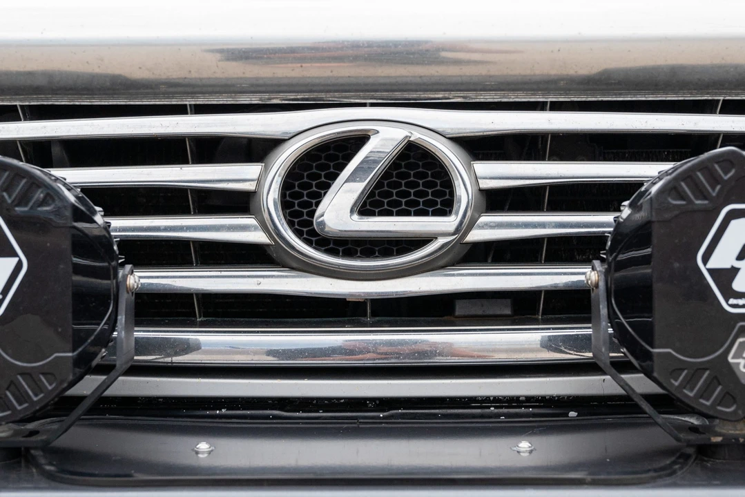 2006 Lexus LX 2nd Gen - Image 14 of 31