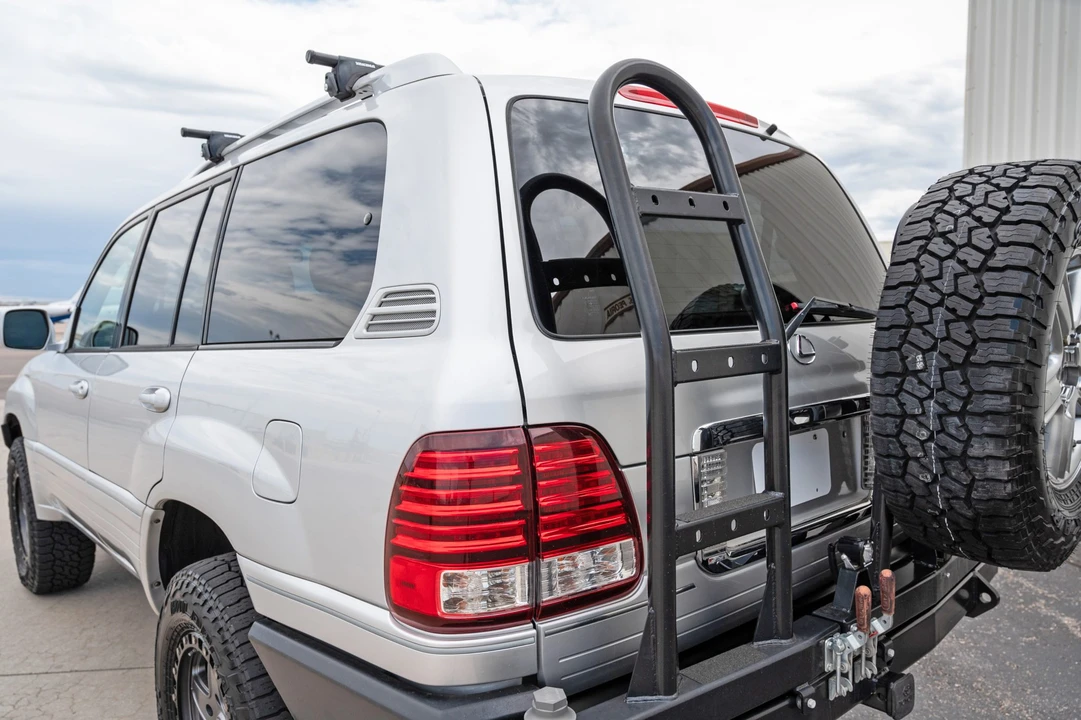 2006 Lexus LX 2nd Gen - Image 23 of 31