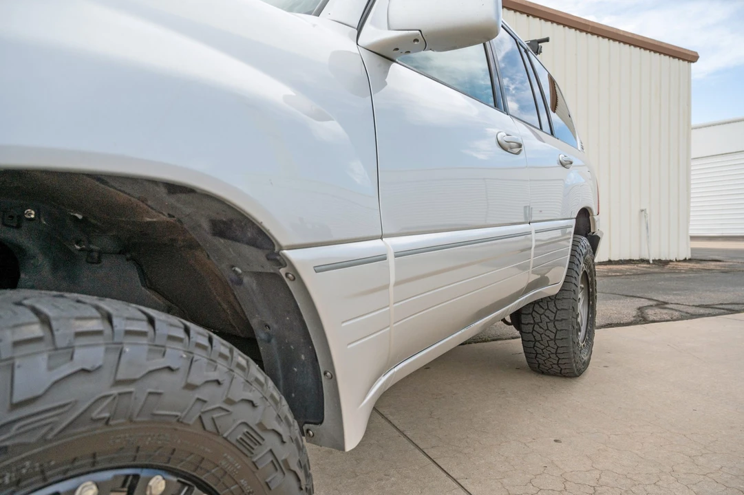 2006 Lexus LX 2nd Gen - Image 18 of 31
