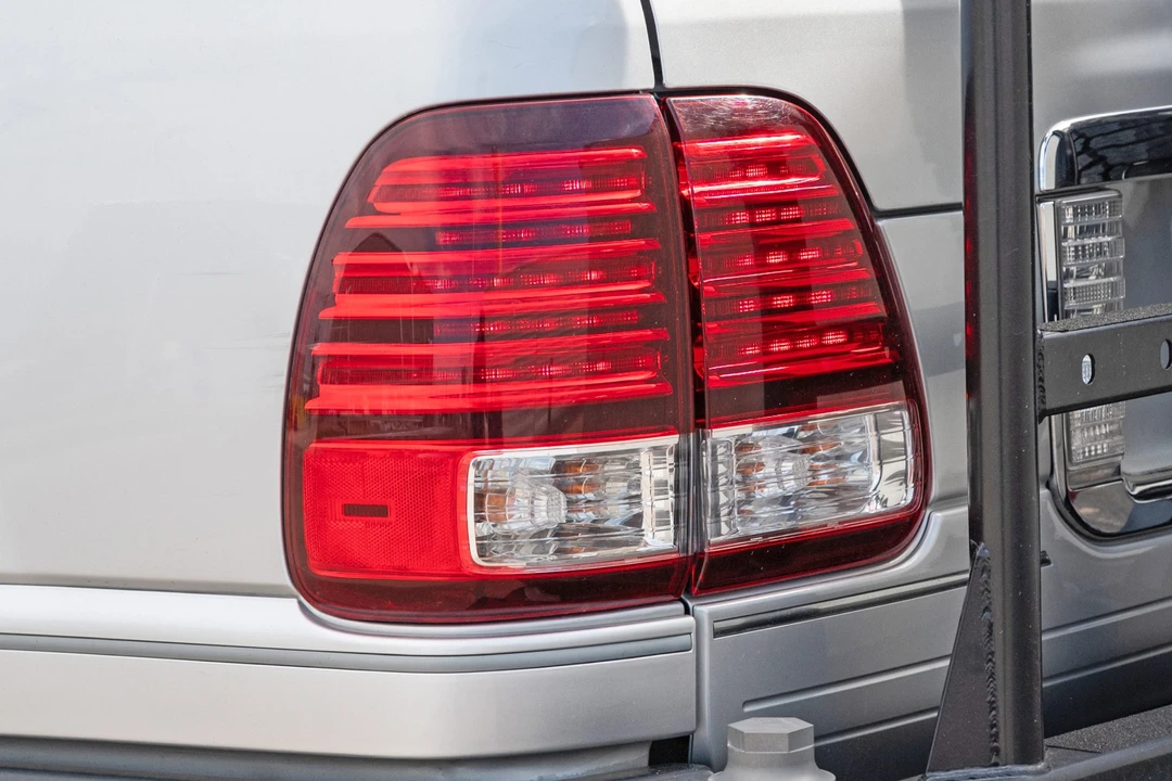 2006 Lexus LX 2nd Gen - Image 22 of 31
