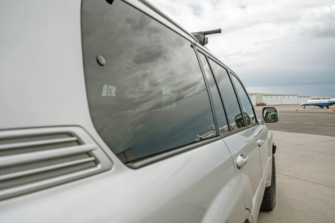 2006 Lexus LX 2nd Gen - Image 29 of 31