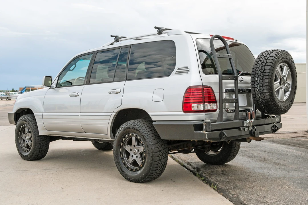 2006 Lexus LX 2nd Gen - Image 3 of 31