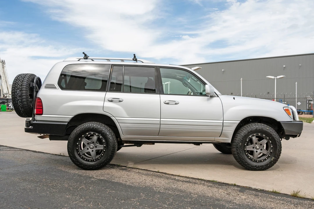 2006 Lexus LX 2nd Gen - Image 6 of 31