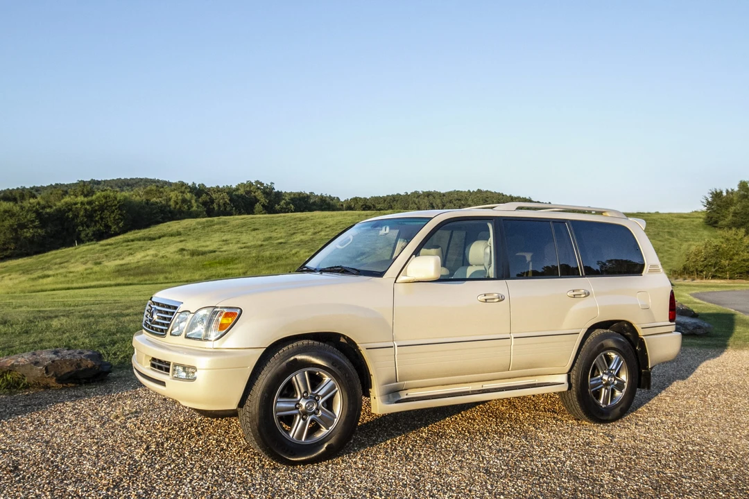 2006 Lexus LX 2nd Gen - Image 5 of 31