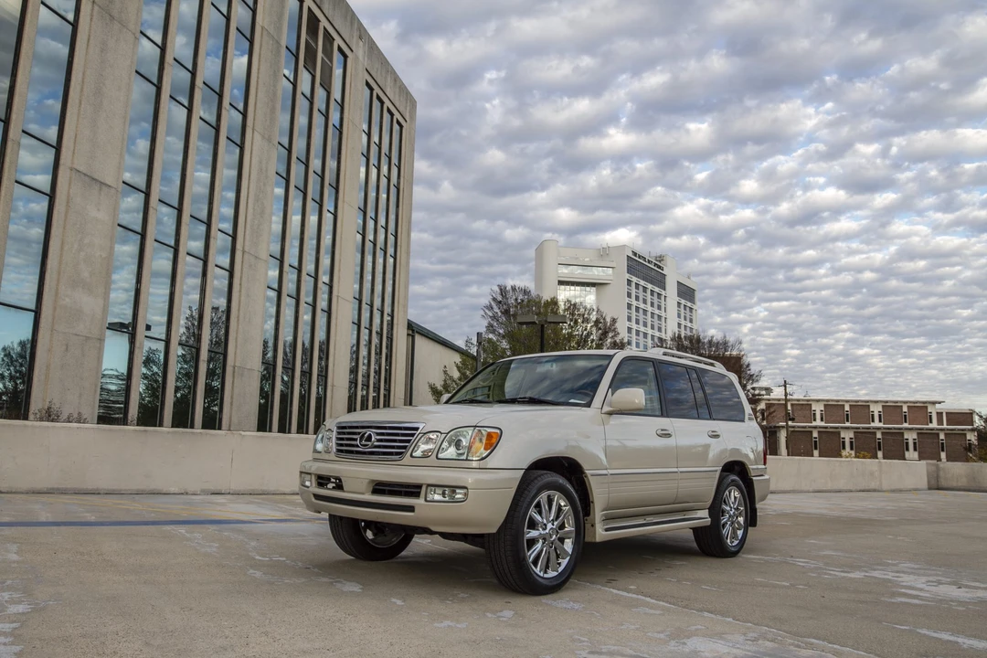 2006 Lexus LX 2nd Gen - Image 2 of 31