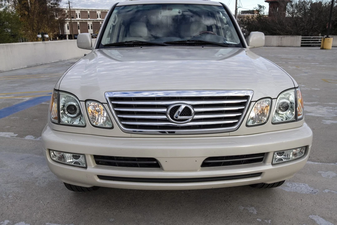 2006 Lexus LX 2nd Gen - Image 9 of 31