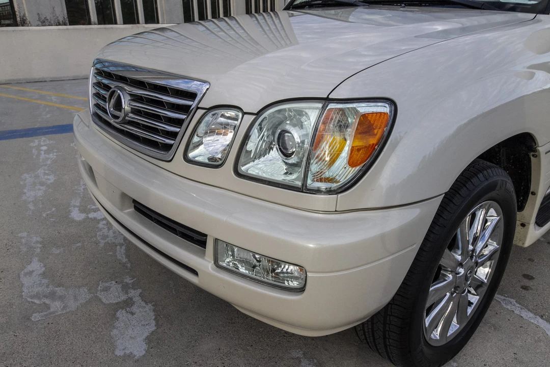 2006 Lexus LX 2nd Gen - Image 14 of 31