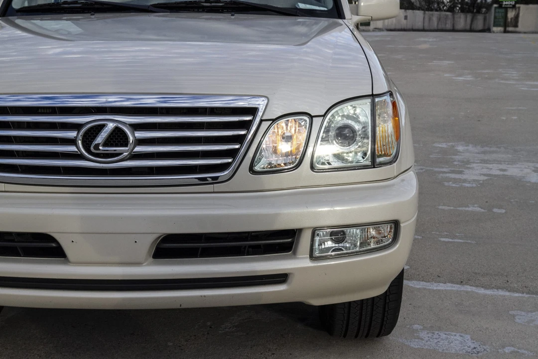 2006 Lexus LX 2nd Gen - Image 11 of 31