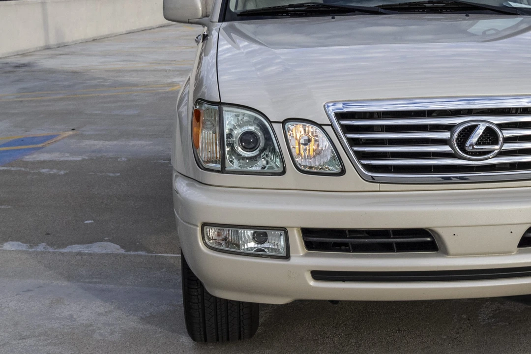 2006 Lexus LX 2nd Gen - Image 10 of 31